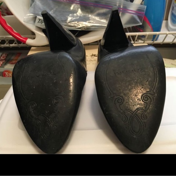 Tahari black booties - Picture 2 of 3